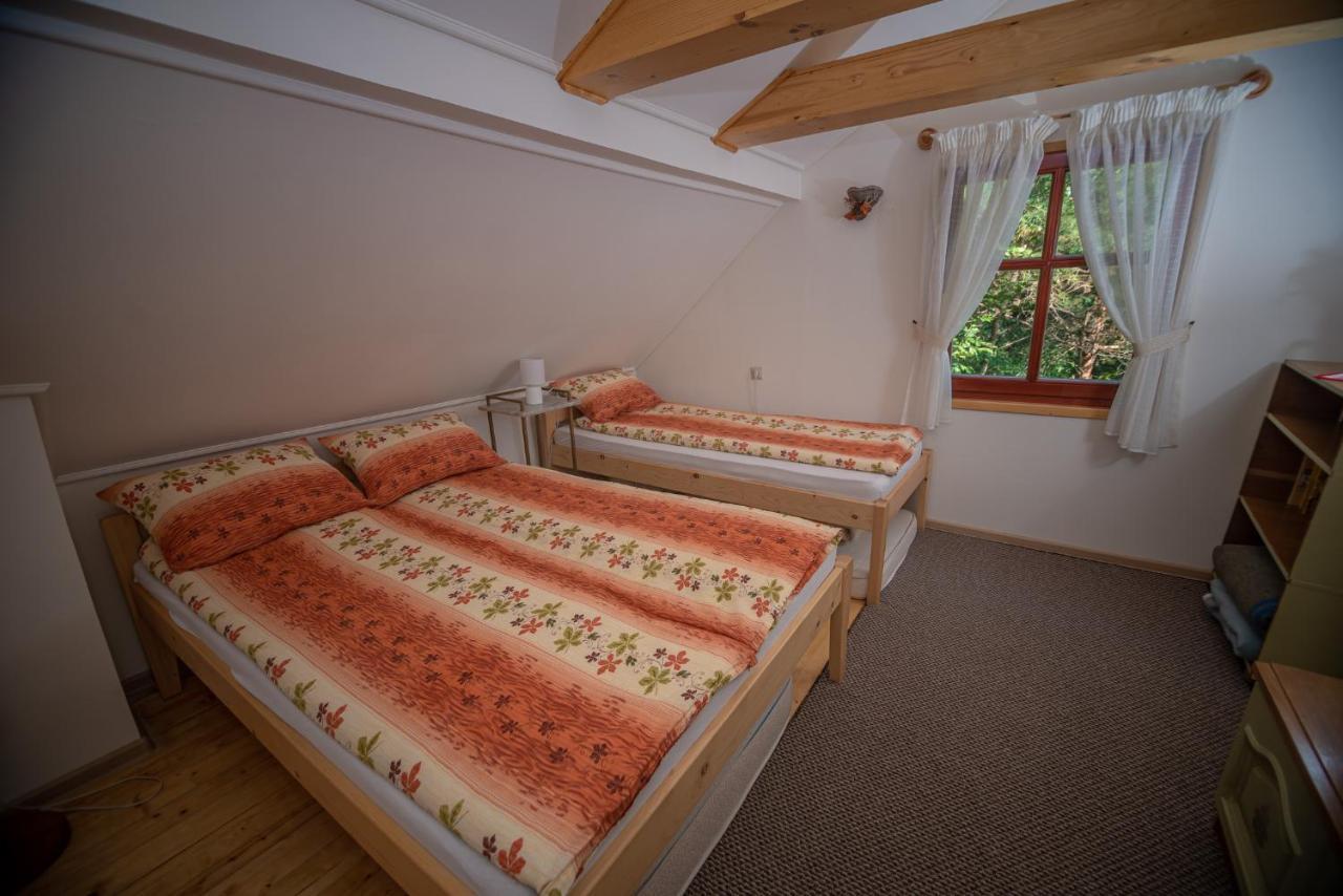 Zsuzsi-lak Holiday home Sub Cetate